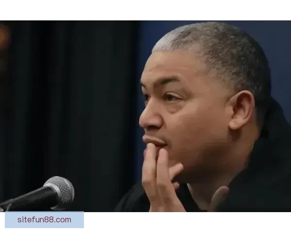 泰伦卢：小卡保持健康是关键 感谢哈登祖巴茨等球员贡献